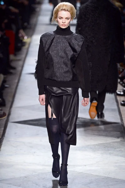 Look 28